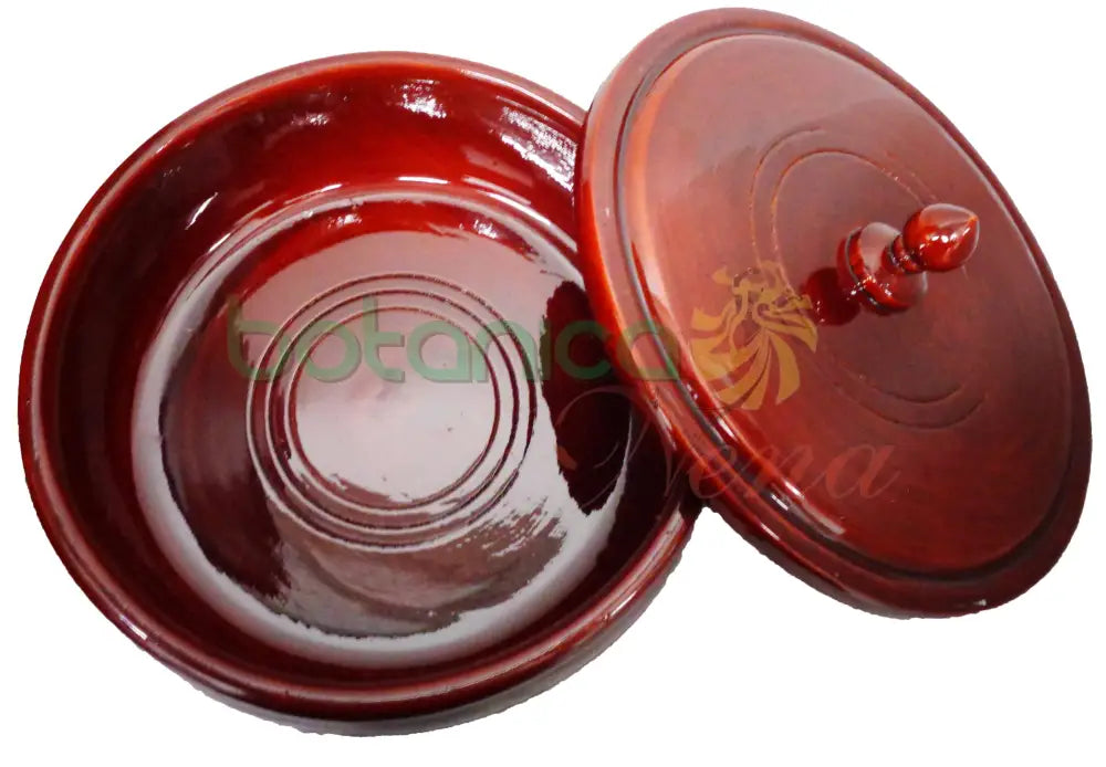 Interior of compact ritual batea for sacred offerings