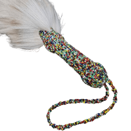 Eruke IFA - Cola Blanca con mango forrado en cuentas para Osain 26" a 29" H Aproximado - Botanica Nena