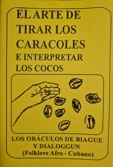 El arte de tirar los Caracoles e interpretar los Cocos