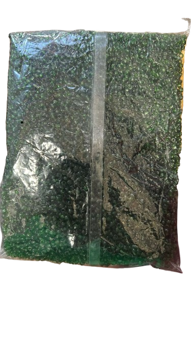 1 lb Dark green beads - cuentas verde oscuro y claro