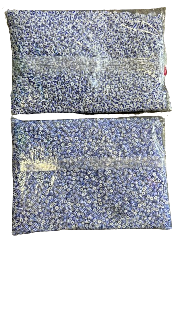 1 lb blue and white beads - Cuentas azul y blancas