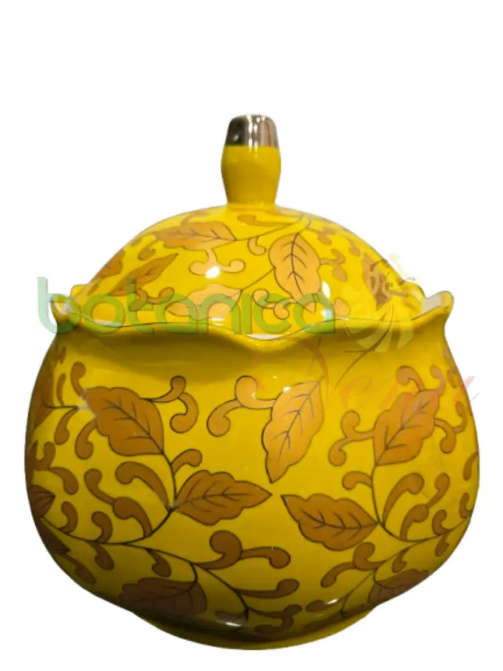 Sopera Oshun Con figuras color dorado 9’’ x9’’ x 8’’